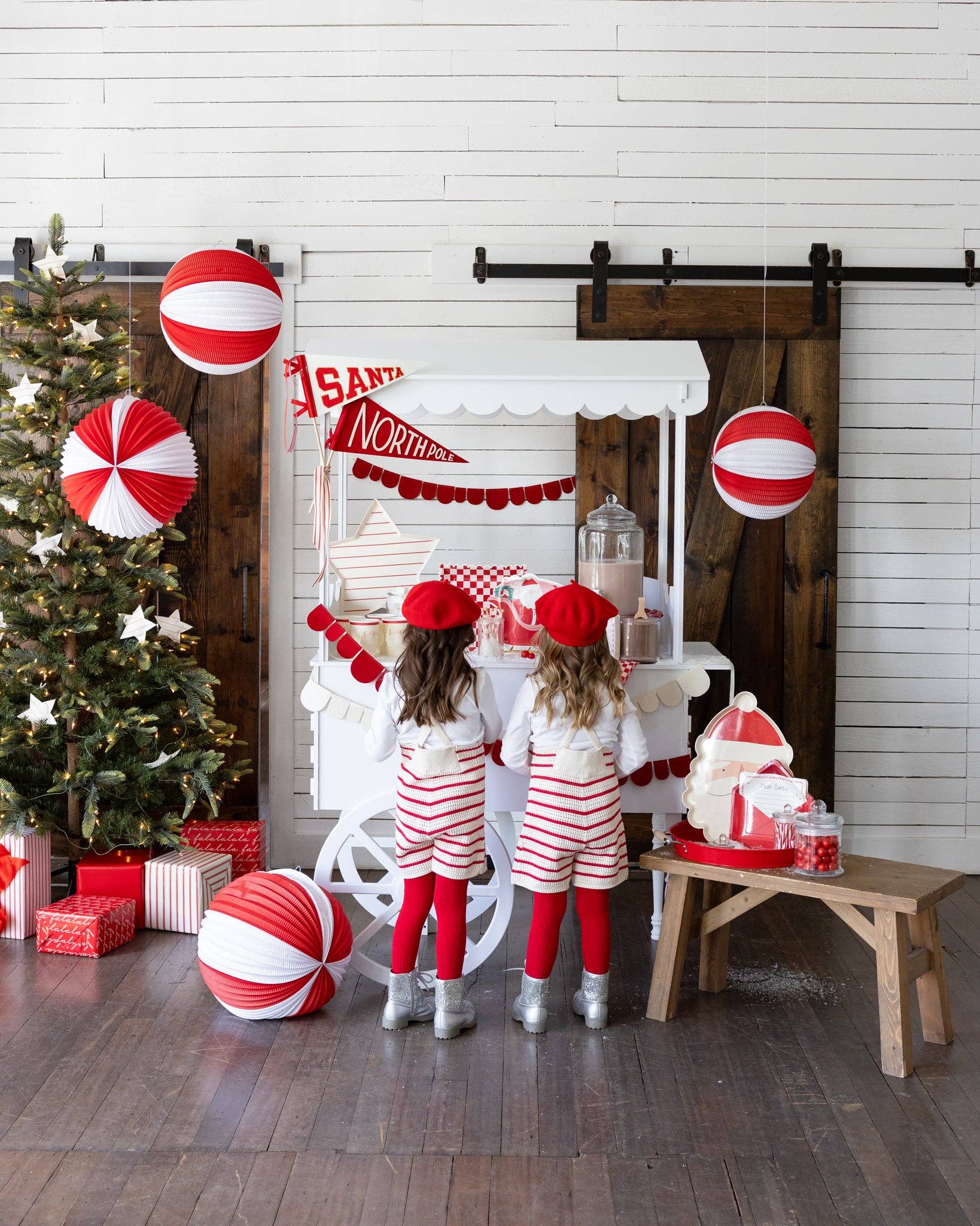 BEC1103 - Red and Cream Accordion Paper Lanterns - Image 10