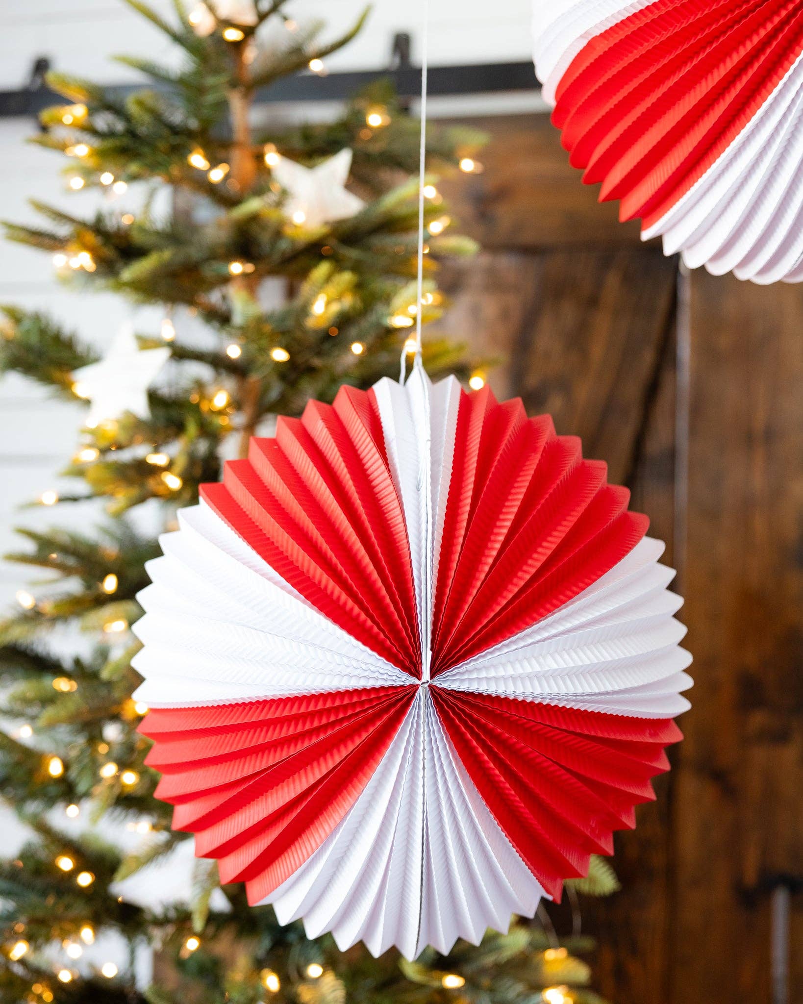 BEC1103 - Red and Cream Accordion Paper Lanterns - Image 3