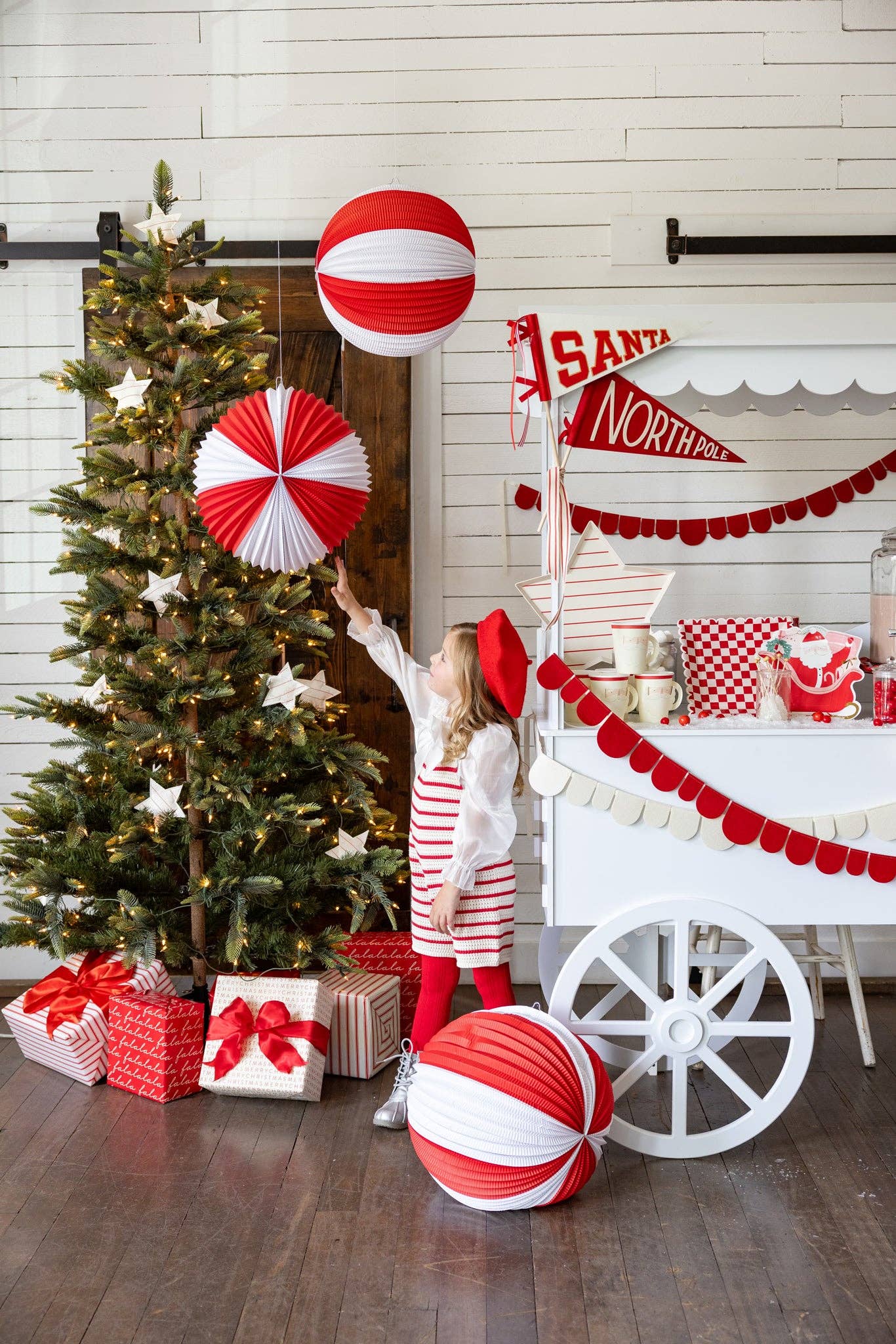 BEC1103 - Red and Cream Accordion Paper Lanterns - Image 8