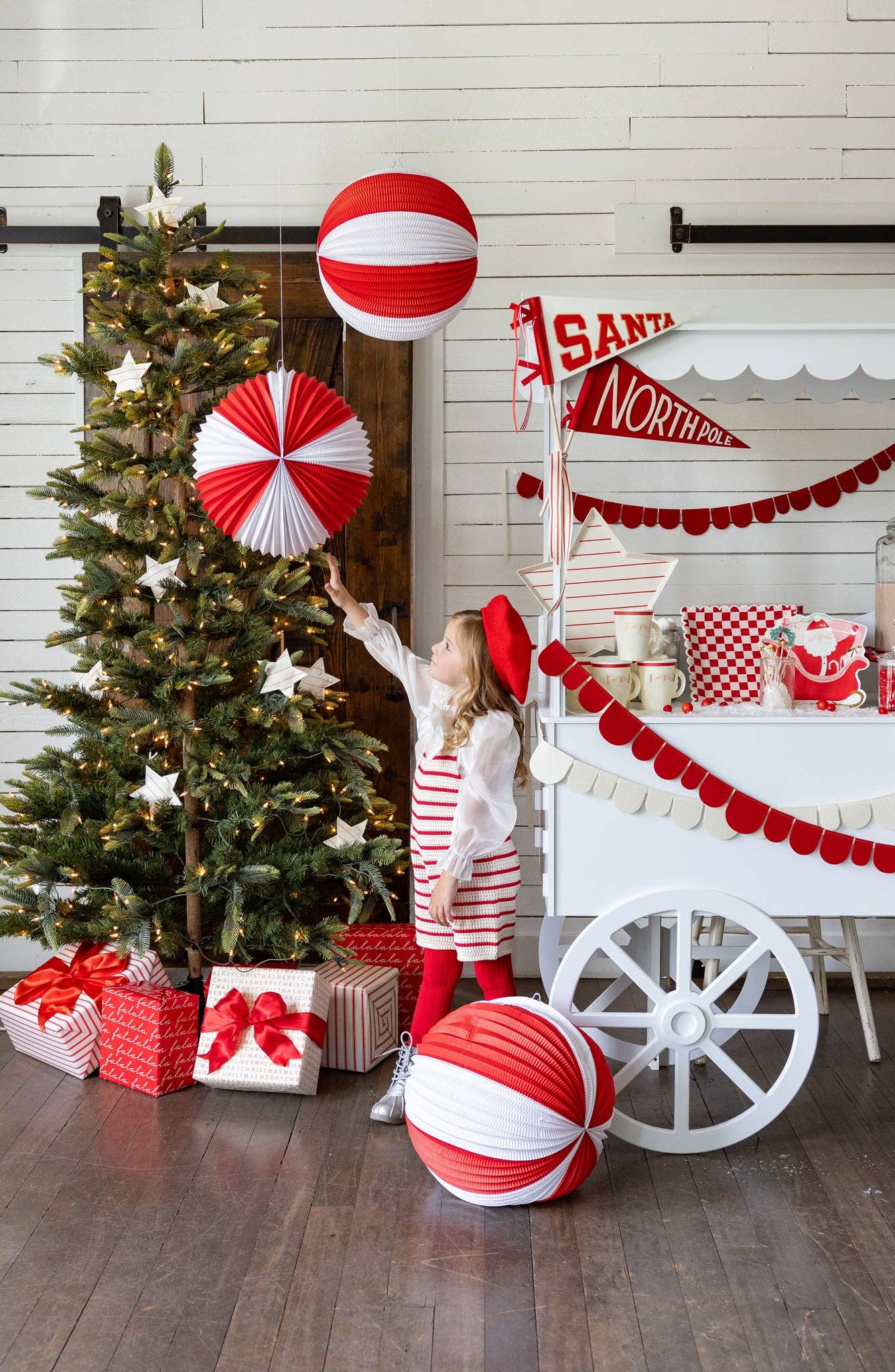 BEC1103 - Red and Cream Accordion Paper Lanterns - Image 9