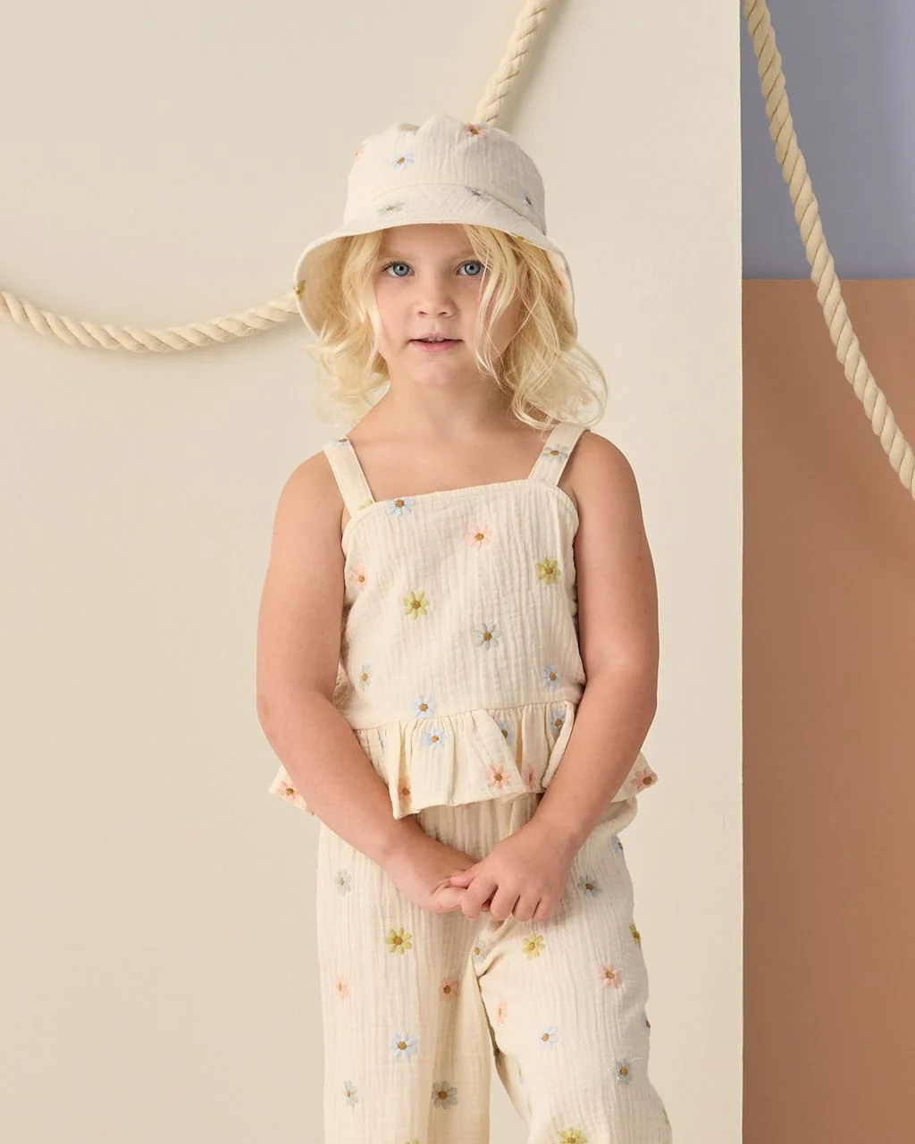 BUCKET HAT EMBROIDERED DAISIES - Image 4