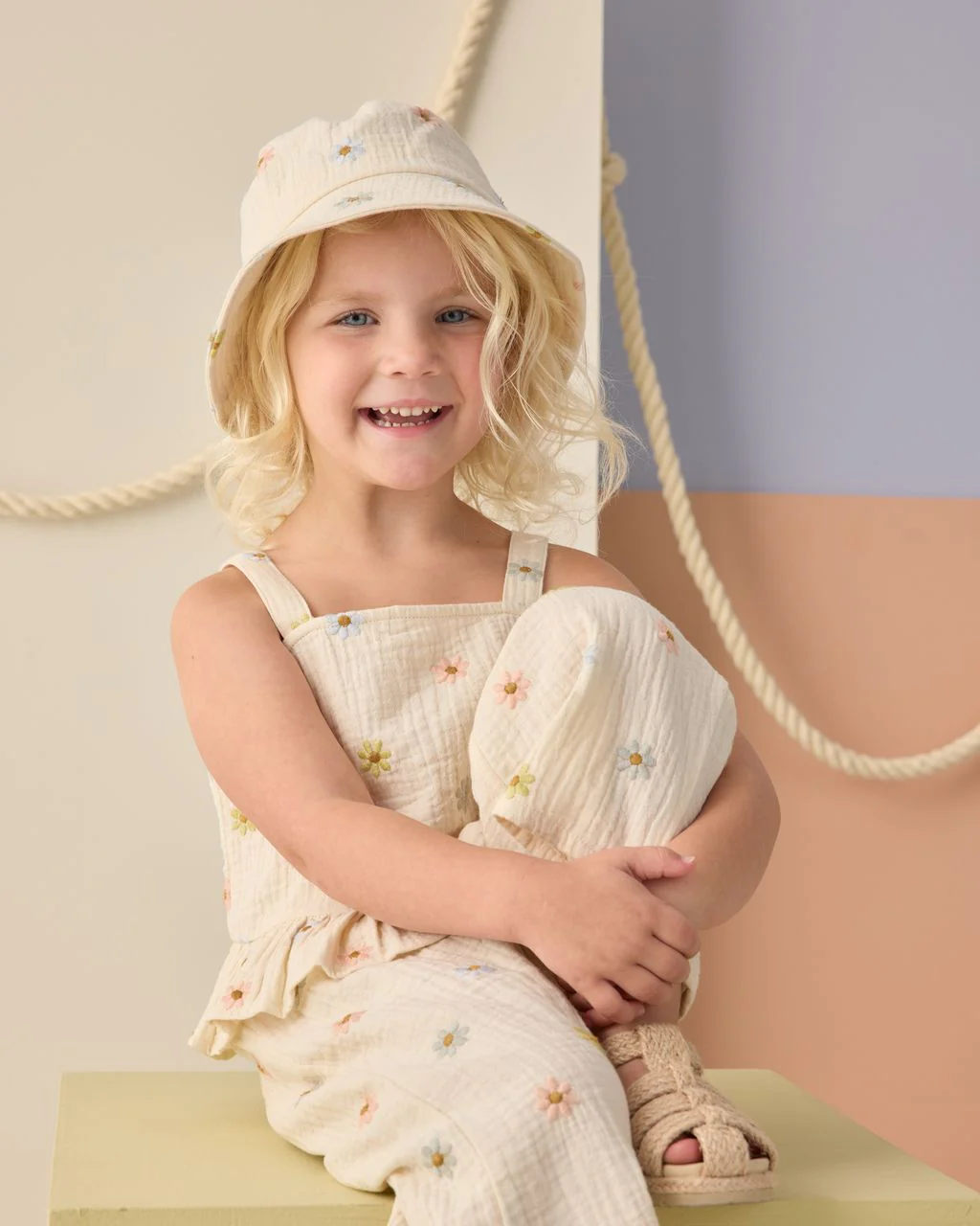 BUCKET HAT EMBROIDERED DAISIES - Image 6