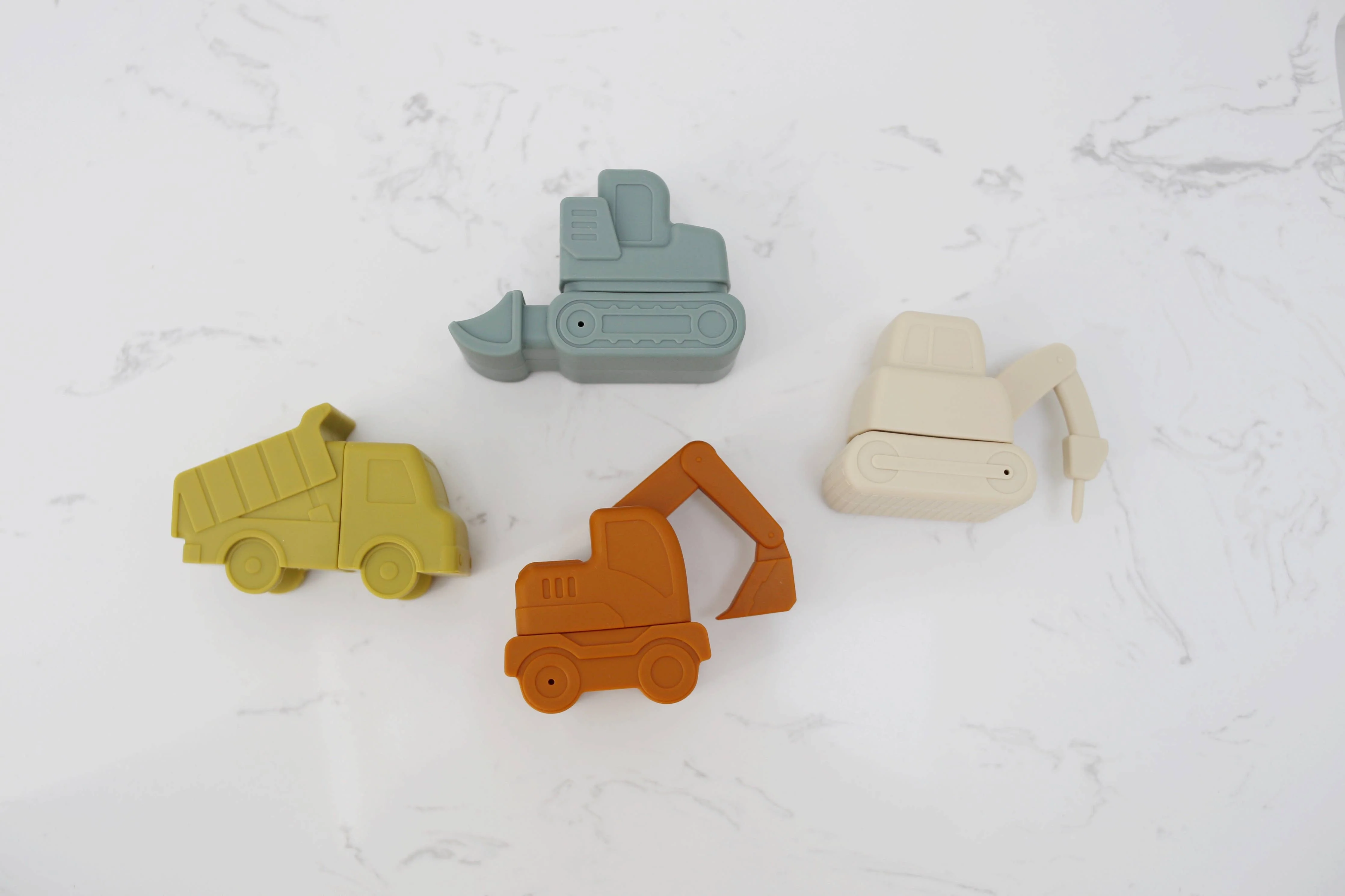 Construction Vehicle Mold Free Silicone Bath Toy Set  - Image 10