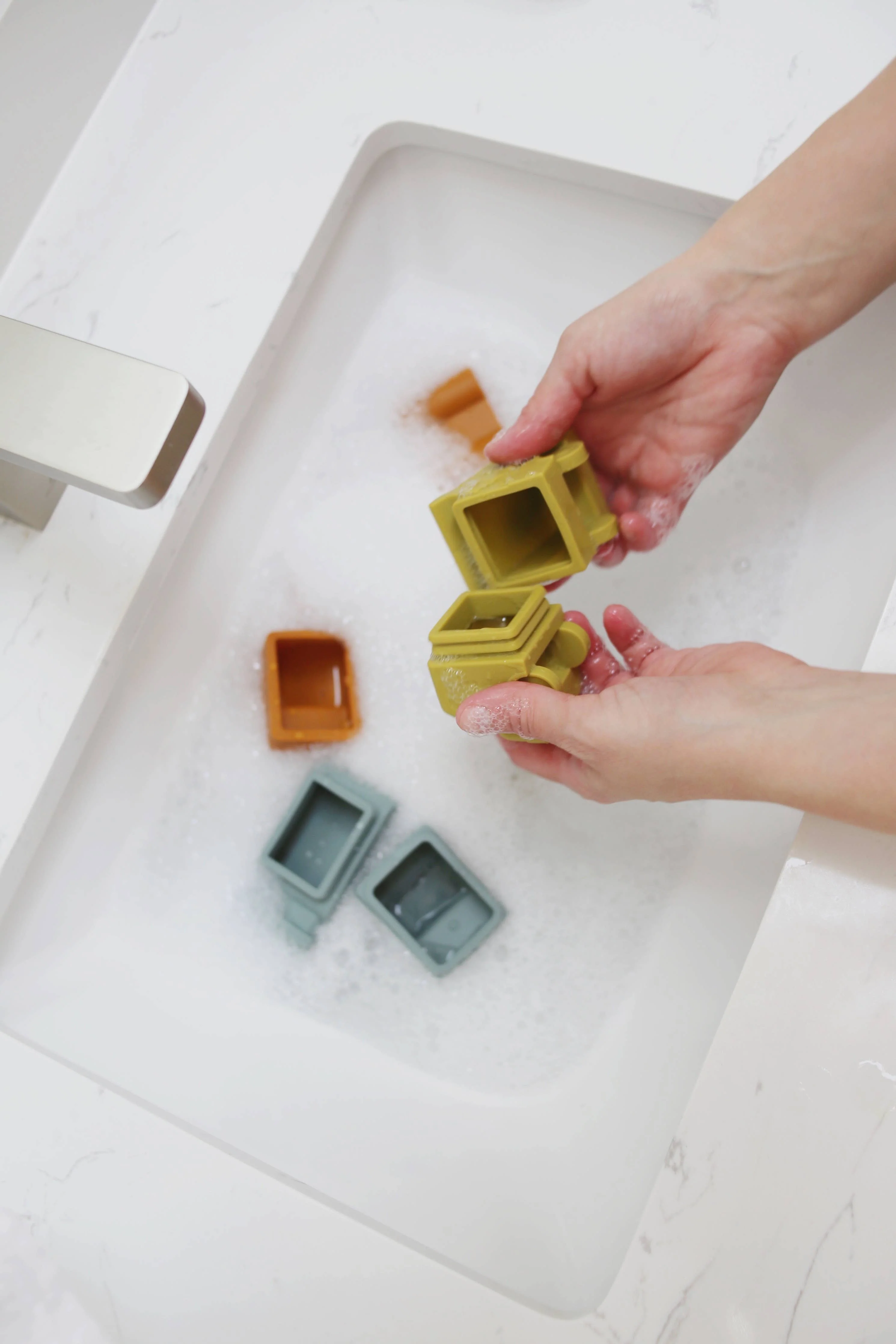 Construction Vehicle Mold Free Silicone Bath Toy Set  - Image 12