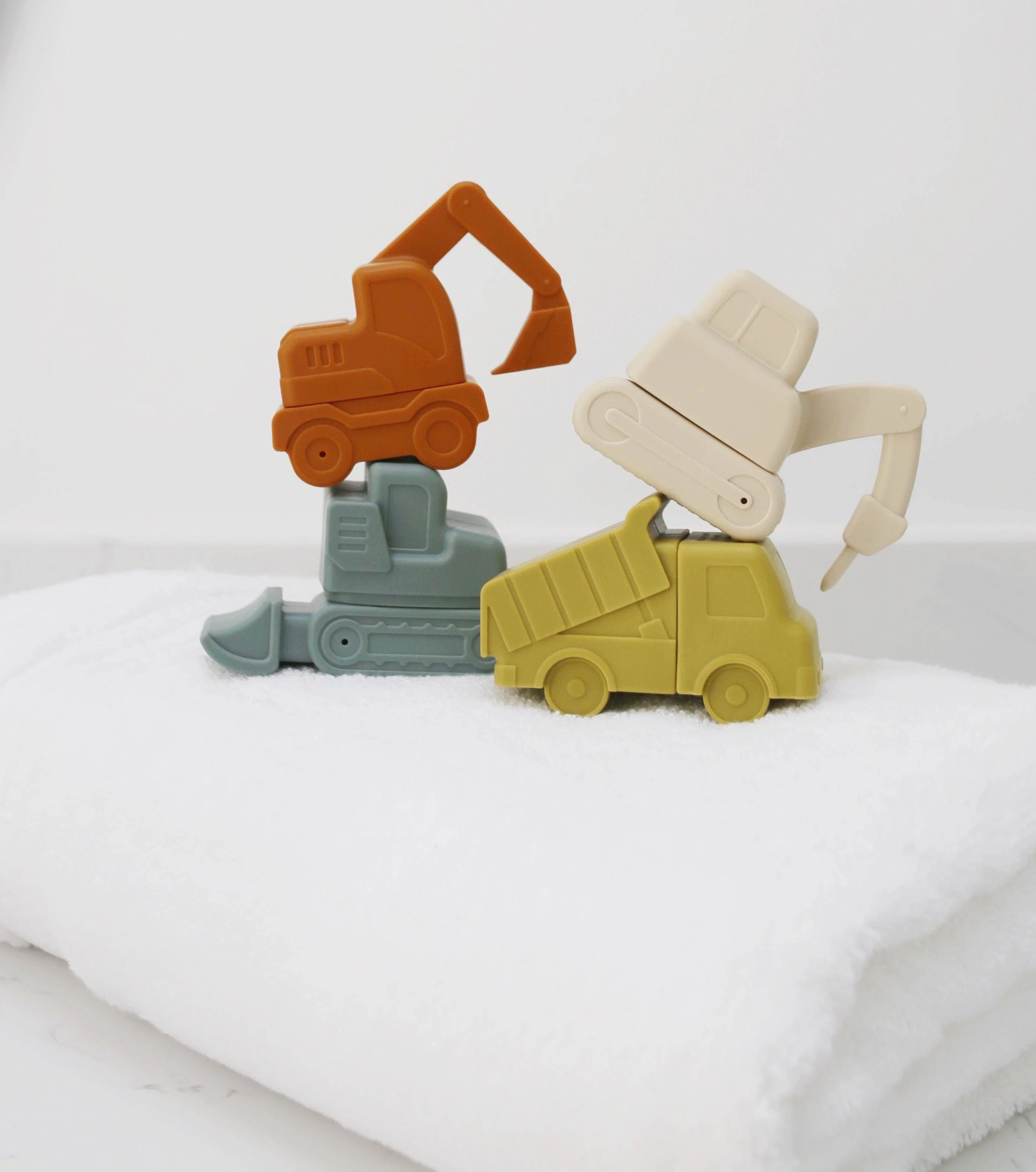 Construction Vehicle Mold Free Silicone Bath Toy Set  - Image 13
