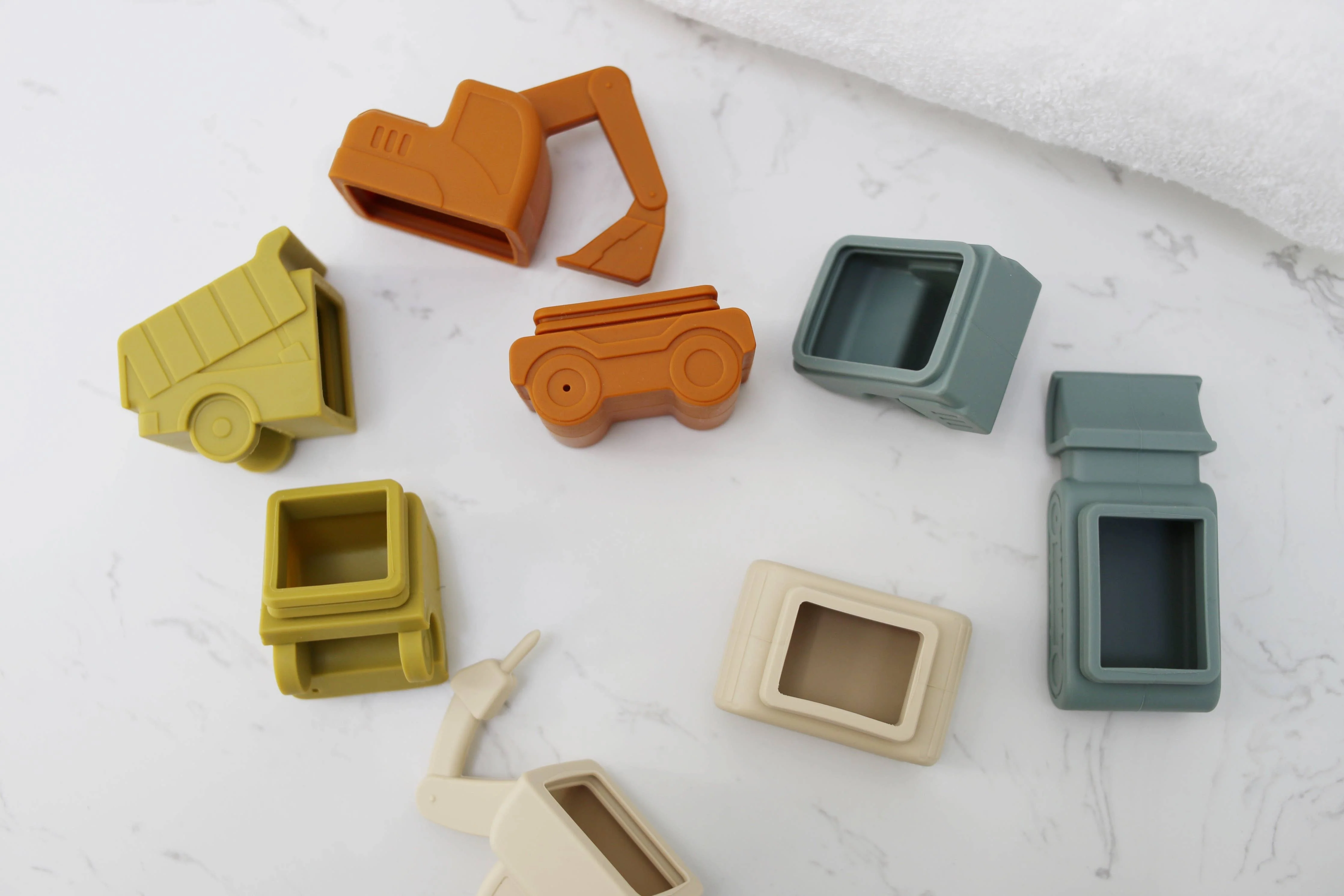 Construction Vehicle Mold Free Silicone Bath Toy Set  - Image 5