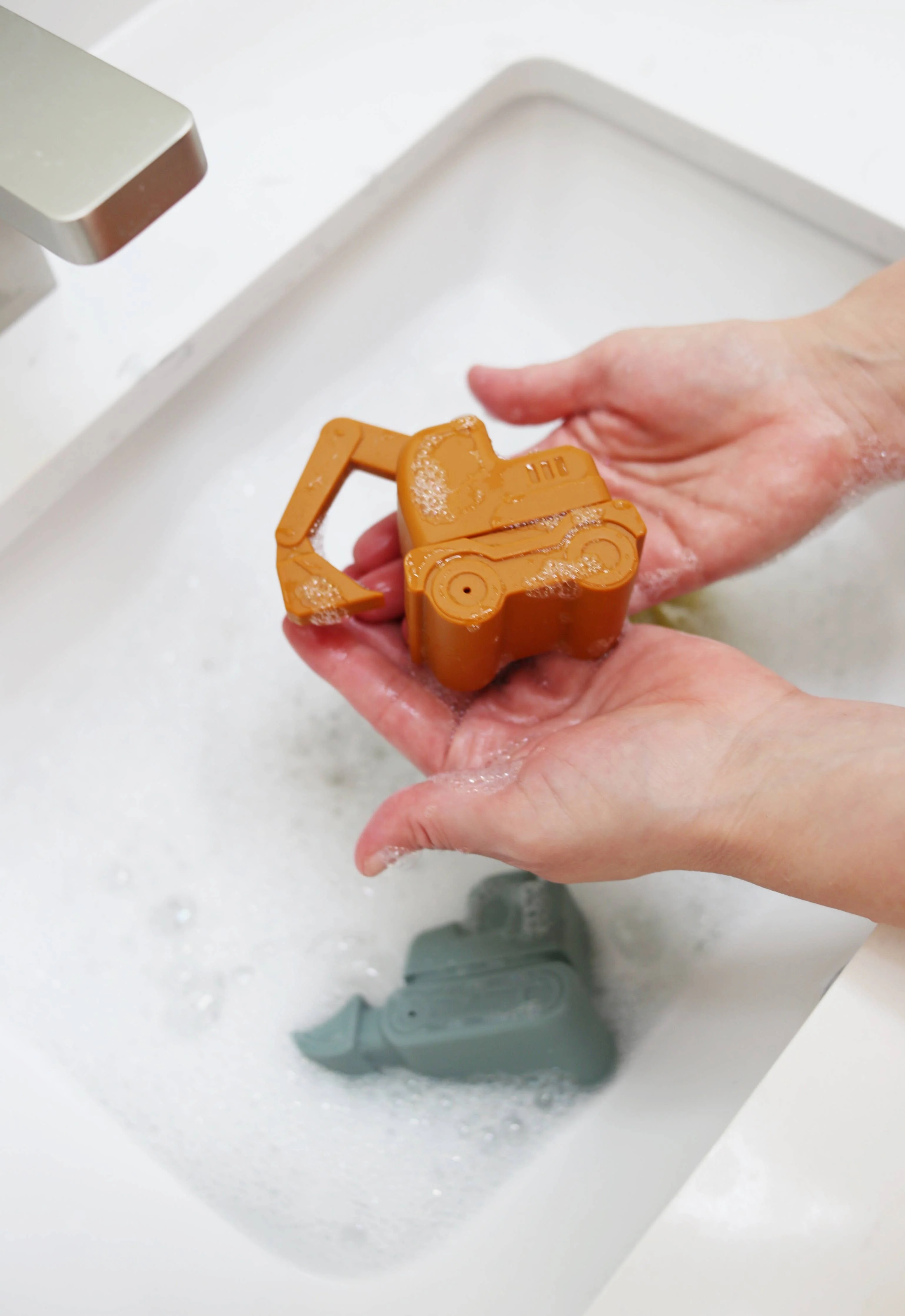 Construction Vehicle Mold Free Silicone Bath Toy Set  - Image 6