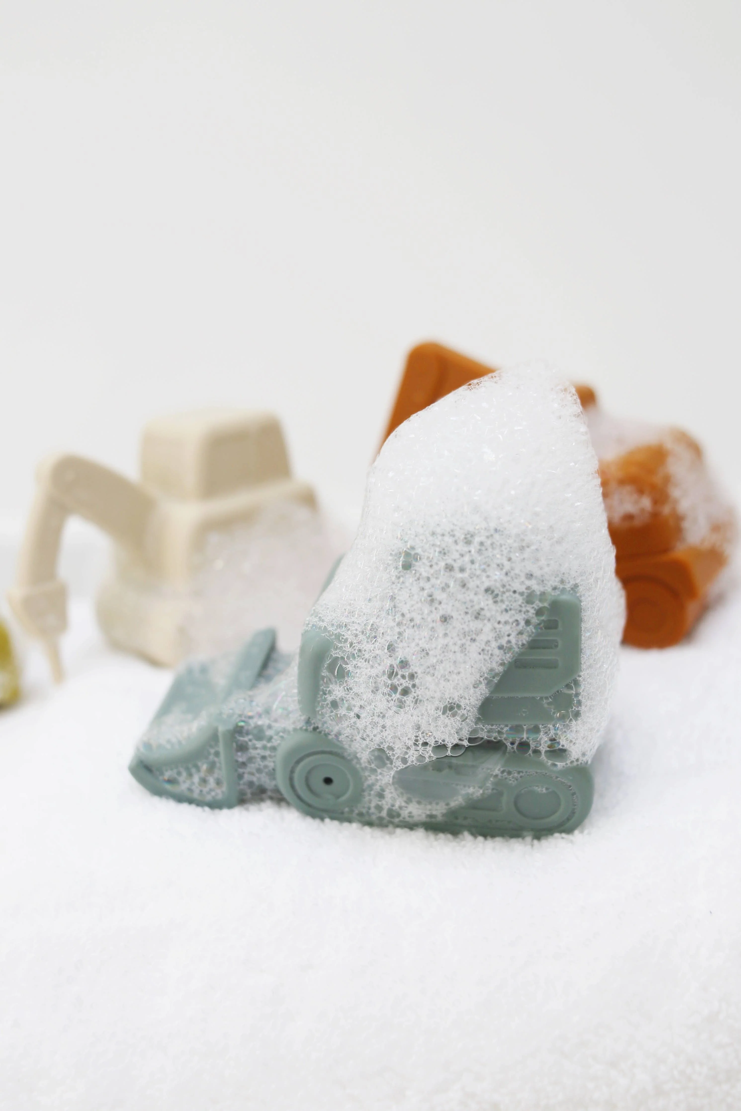 Construction Vehicle Mold Free Silicone Bath Toy Set  - Image 7
