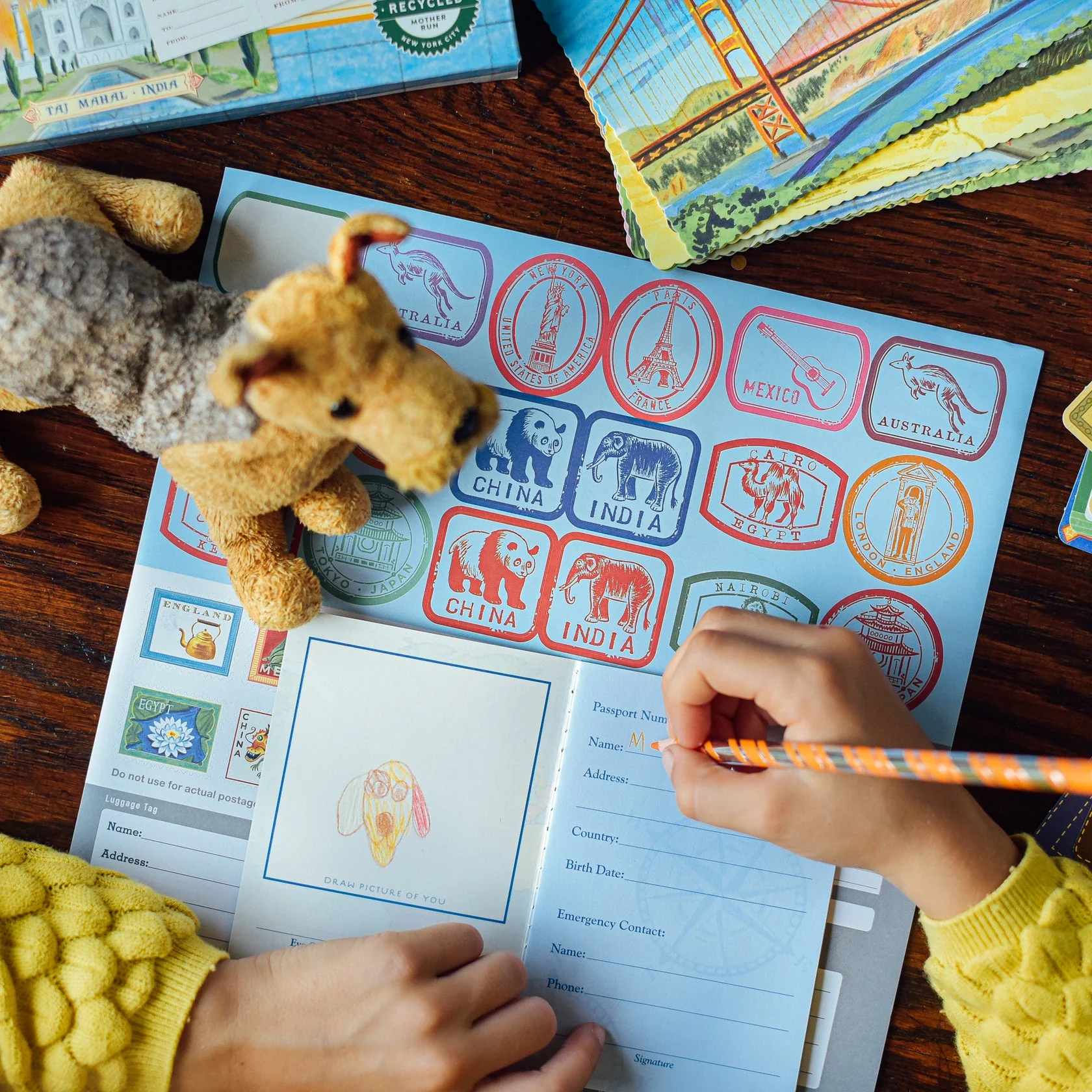 Eeboo World Traveler Pretend Play - Image 2