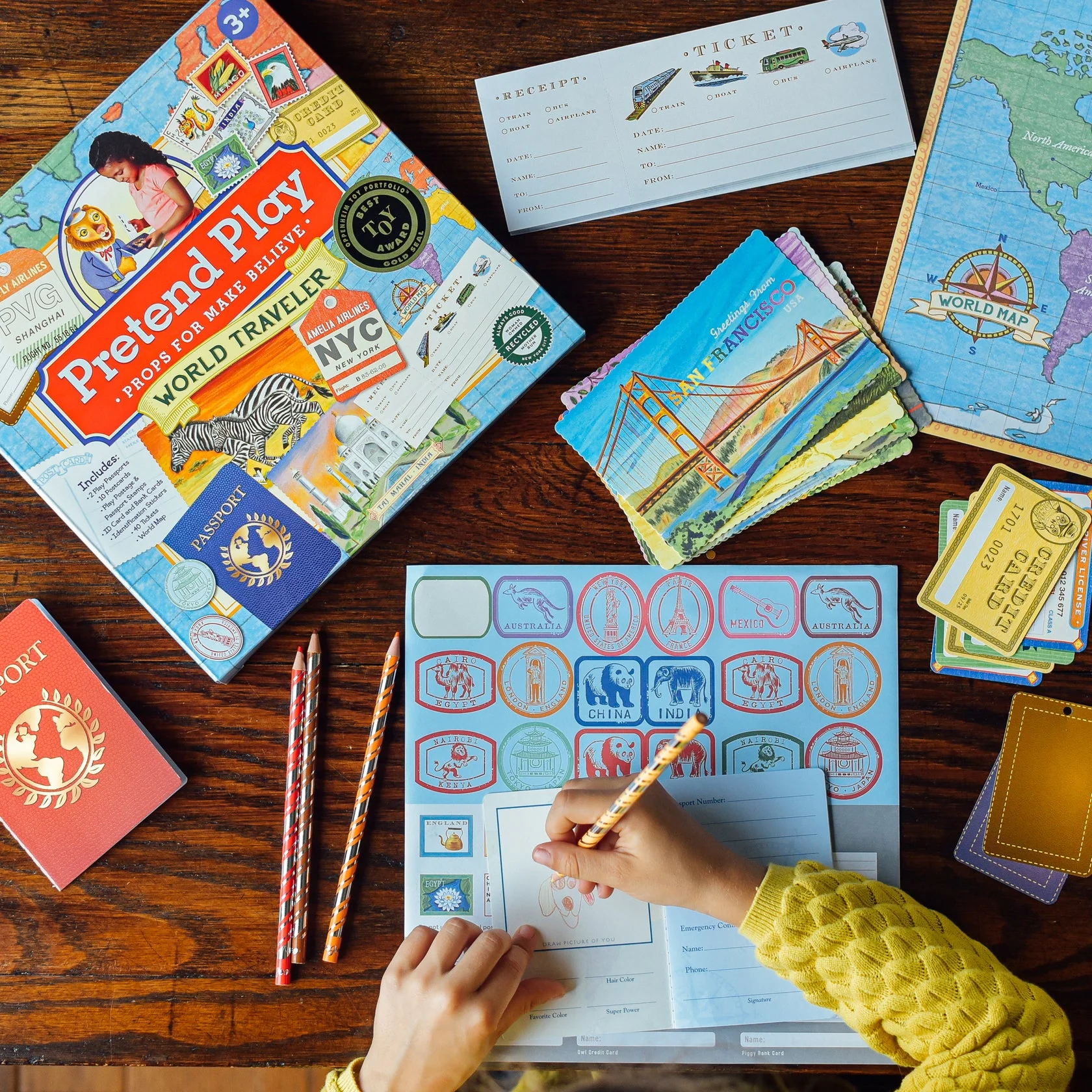 Eeboo World Traveler Pretend Play - Image 3