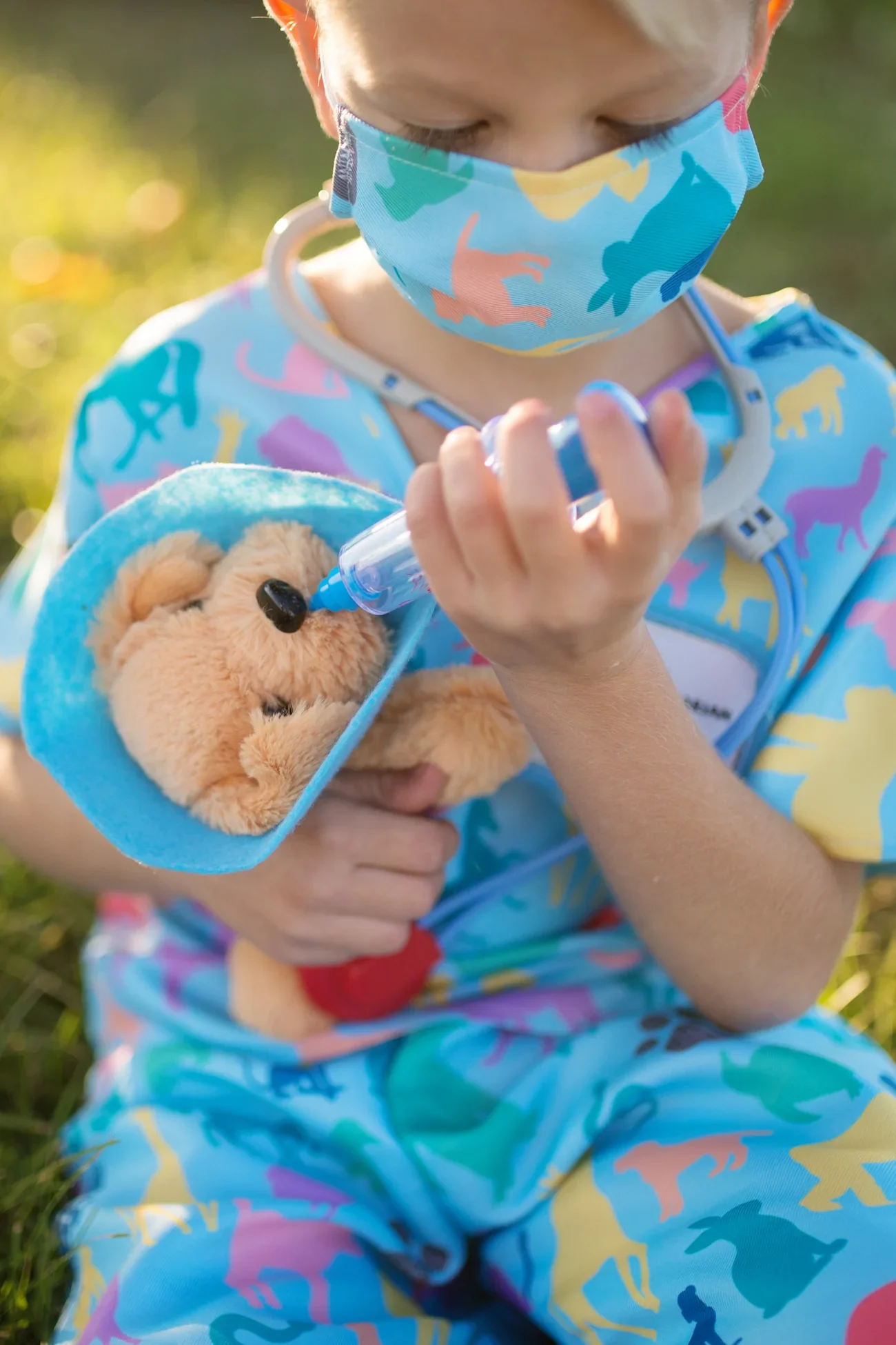 Kid's Dress Up Veterinarian Scrubs with Accessories - Image 4