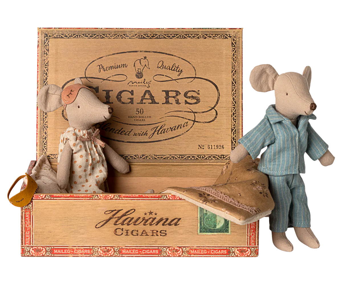 Maileg Mum & Dad in cigarbox - Image 3