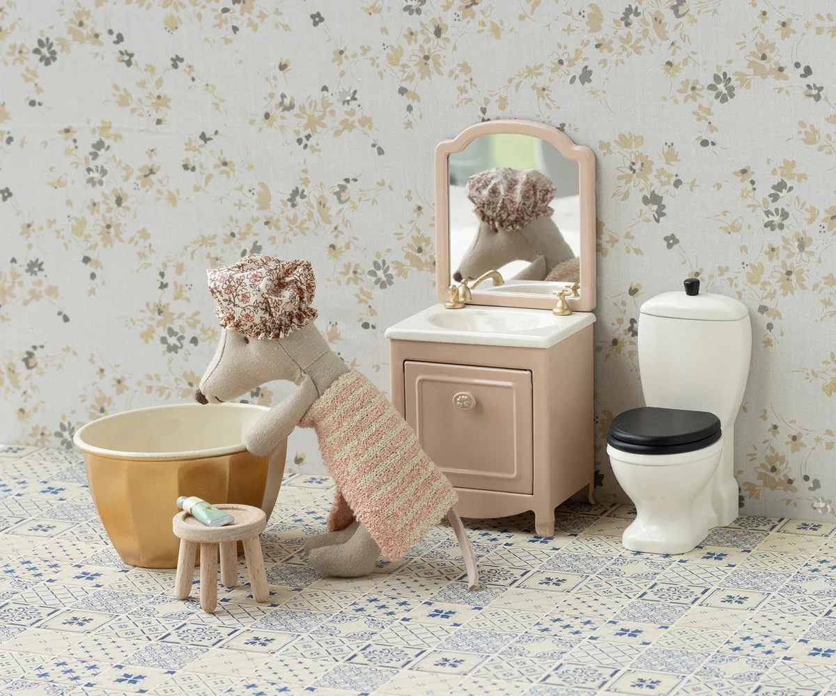 Maileg Wellness Mouse, Big Sister - Rose - Image 3