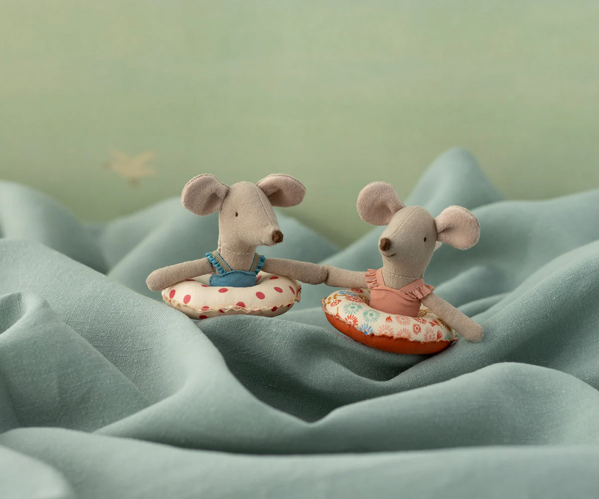 Maileg Beach mouse with float, Little sister - Red dot - Image 4