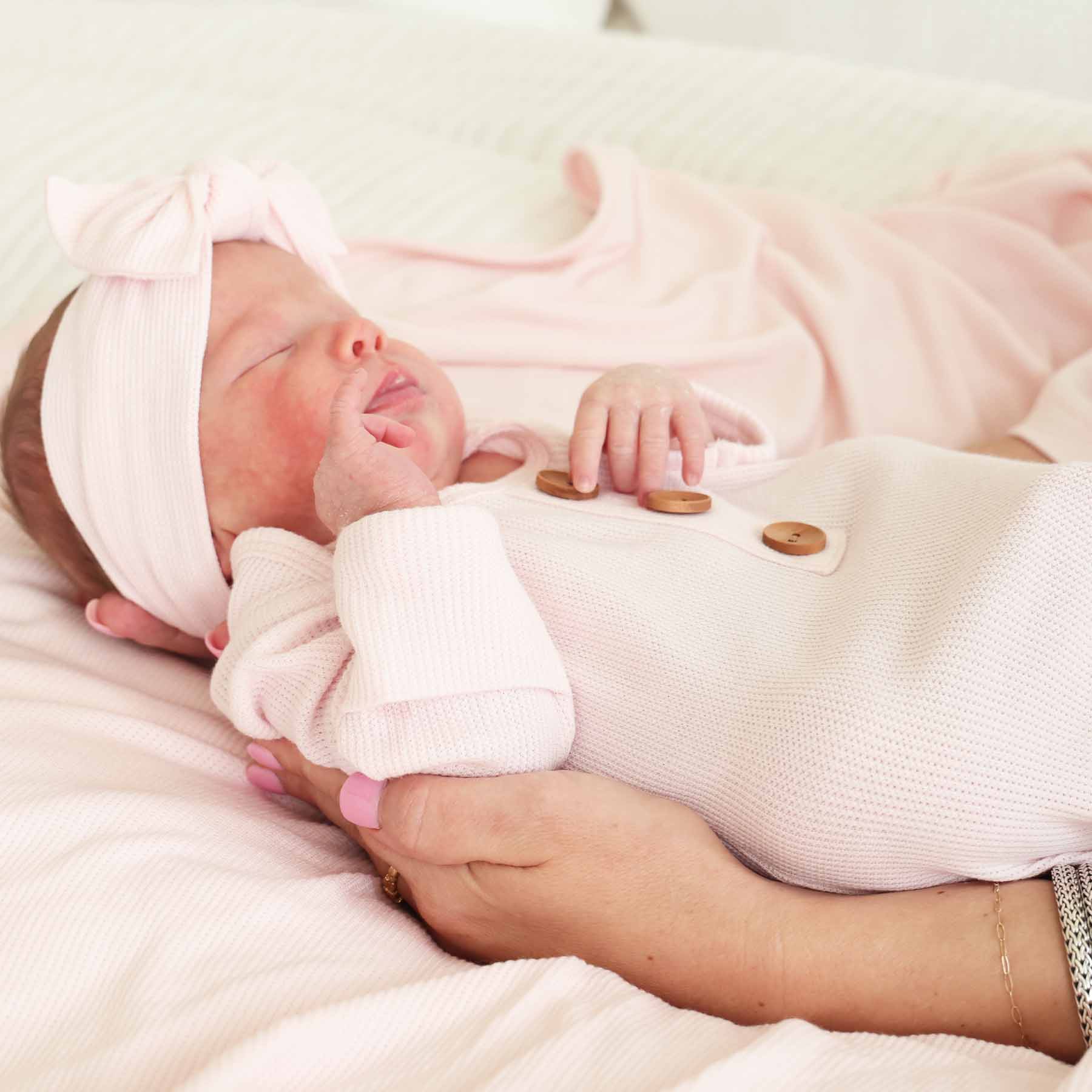 Pearl Pink Bamboo Waffle Newborn Baby Knot Gown & Hat Set - Image 3