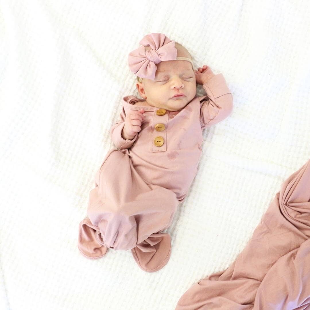 Solid Mauve Bamboo Baby Knot Gown & Hat: Newborn / 7-14lbs+ - Image 3