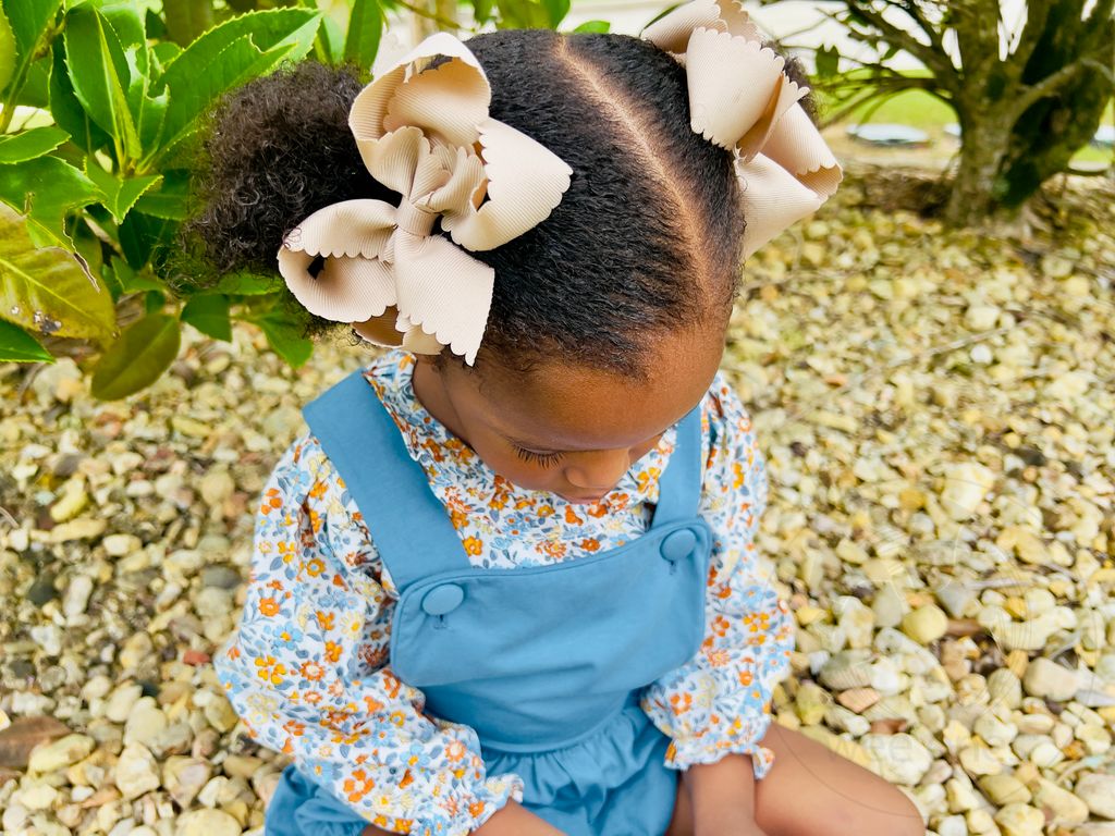 Wee Ones Medium WHITE Grosgrain Hair Bow with Scalloped Edge - Image 4