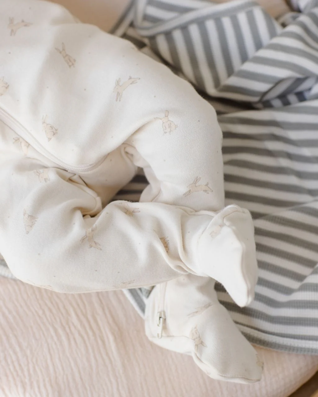 Quincy Mae. Zip Long Sleeve Sleeper Footie || Bunnies - Image 7