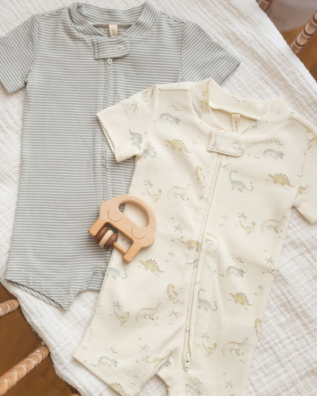 Quincy Mae Zip Short Sleeve Sleeper || Sage Micro Stripe - Image 3