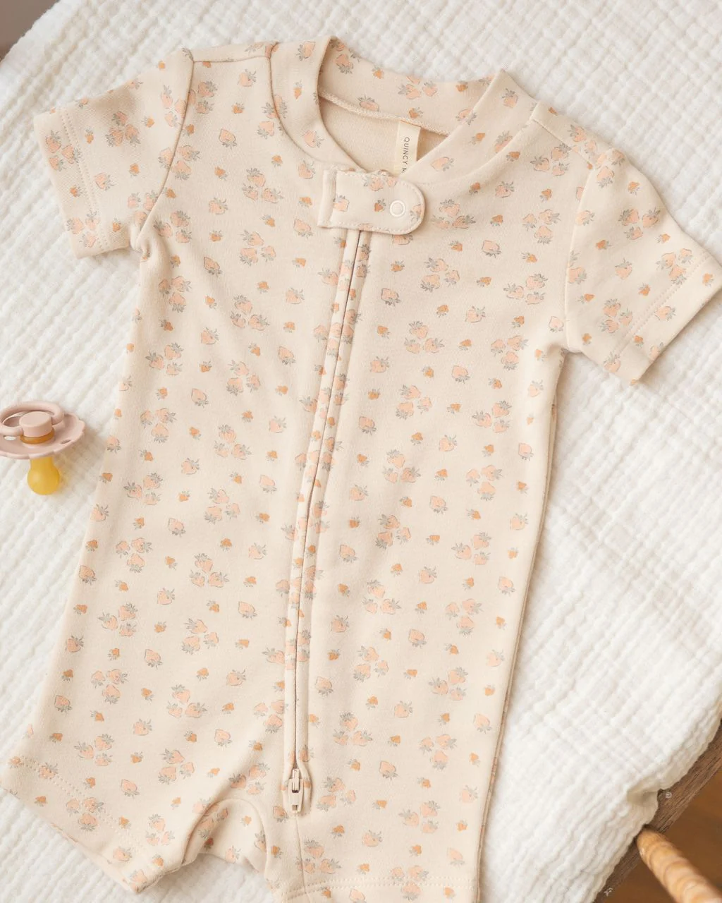 Quincy Mae Zip Short Sleeve Sleeper || Strawberries - Image 3