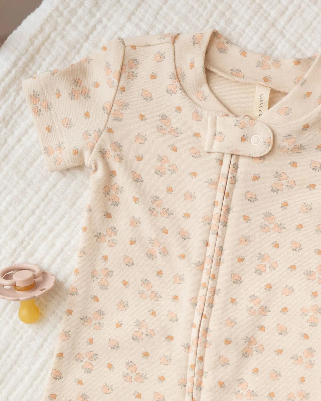 Quincy Mae Zip Short Sleeve Sleeper || Strawberries - Image 4